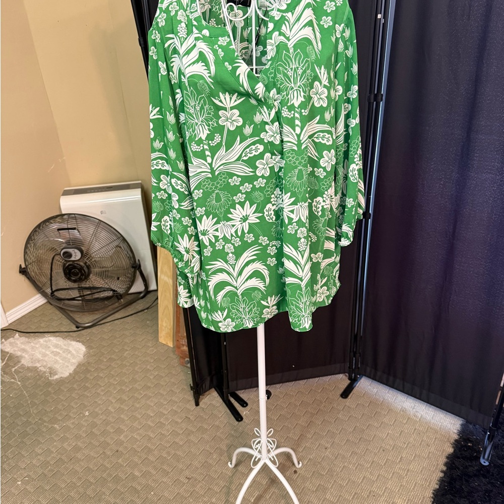 Tahari Green and White Floral Blouse